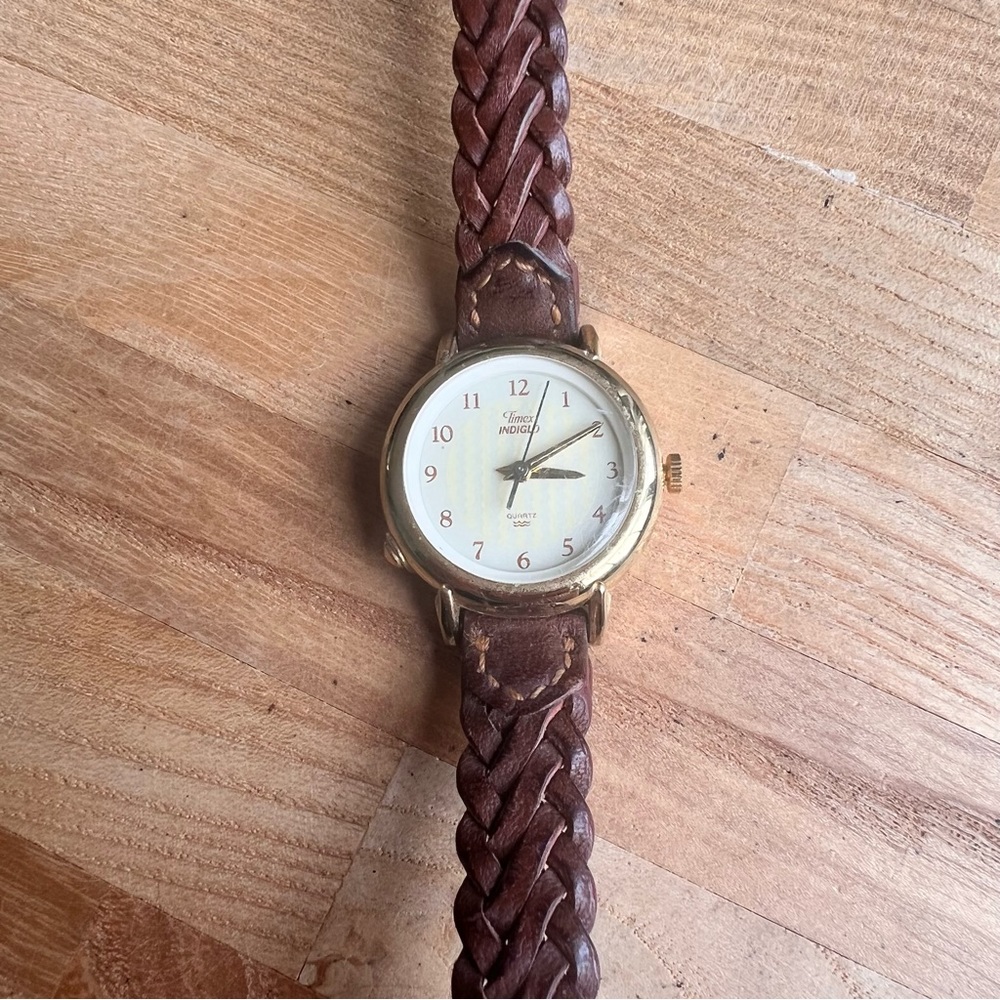 Timex ladies indiglo gold tone brown braided leather watch NEW BATTERY - Picture 2 of 7